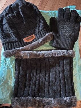 NEW Black Fleece lined Knit Hat, Gloves & Faux Fur Cowl Set